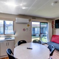 Wollongong Surf Leisure Resort 1BA Kitchen and Lounge